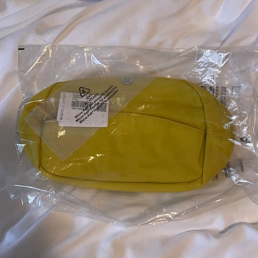 Lululemon Double Zip Pouch NWT